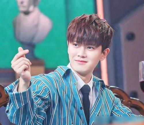 任嘉伦吃瓜娱乐